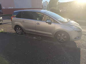 Peugeot 5008 (4 фото из 6)