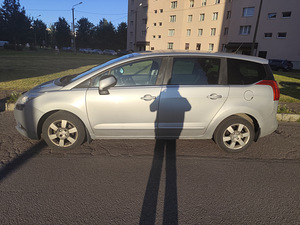Peugeot 5008 (6 фото из 6)