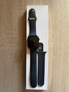 Apple watch SE 2nd gen 44mm (1 foto / 3)