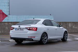 Skoda Superb SportLine (4 foto / 14)