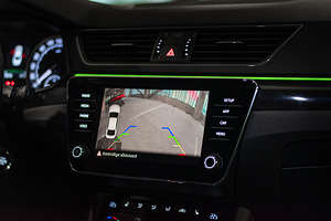 Skoda Superb SportLine (7 foto / 14)