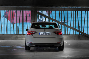 Skoda Superb SportLine (2 foto / 14)