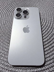iPhone 15 Pro 128 GB Natural Titanium (4 foto / 8)