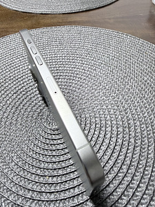 iPhone 15 Pro 128 GB Natural Titanium (6 foto / 8)