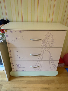 Disney printsessidega lastetoa mööbel (3 foto / 4)