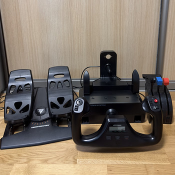 Logitech Flight Yoke System + Thrustmaster pedaalid