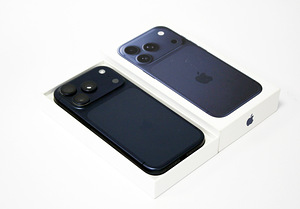 Телефон Apple iPhone 17 Pro 256GB Deep Blue (2 фото из 3)