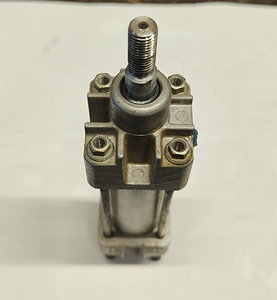 Topelttoimeline pneumosilinder (3 foto / 6)