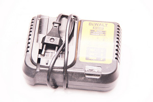Зарядное устройство DeWalt DCB107 10.8-18V (2 фото из 2)