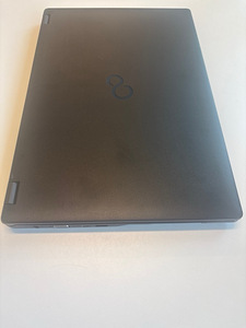 Fujitsu LifeBook E5511 (2 фото из 4)