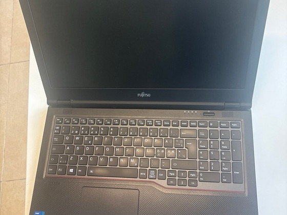 Fujitsu LifeBook E5511