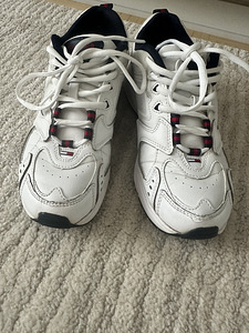 Tommy Hilfiger (1 фото из 7)