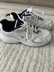 Tommy Hilfiger (2 фото из 7)