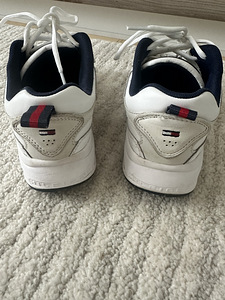 Tommy Hilfiger (3 фото из 7)