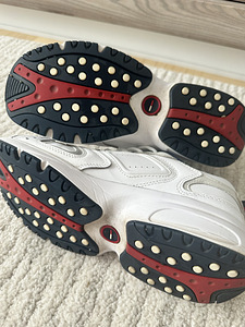 Tommy Hilfiger (4 фото из 7)