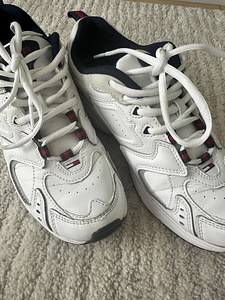Tommy Hilfiger (5 фото из 7)