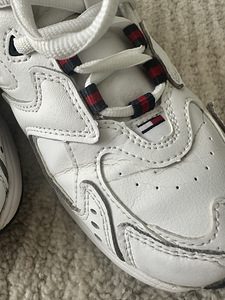 Tommy Hilfiger (6 фото из 7)