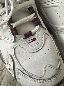 Tommy Hilfiger (7 фото из 7)