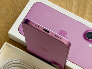 Apple iPhone 16 Pink 128gb uueväärne. Aku 100% cycle count 1 (4 foto / 8)