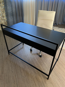 Компьютерный стол (3 фото из 3)