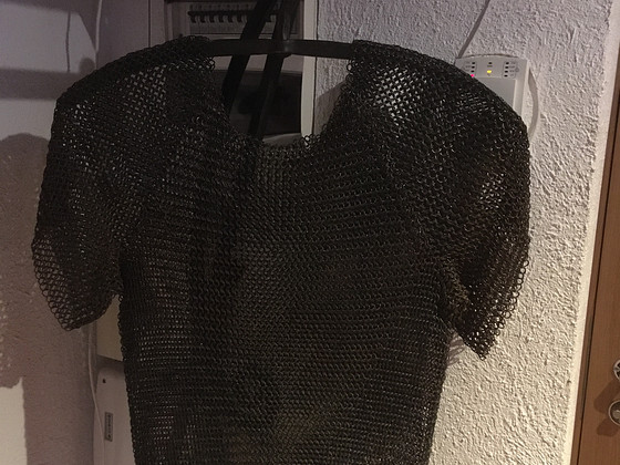 Rõngassärk, Kiiver, Mõõk