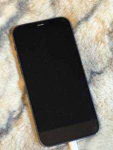 iPhone 12 (2 фото из 3)