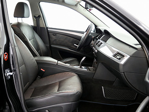 BMW 525 Executive Facelift ATM 2.5 140kW (6 foto / 7)
