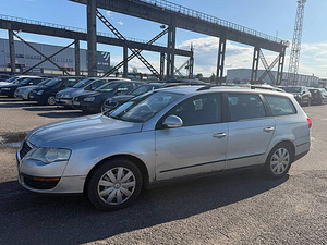 Volkswagen Passat Comfortline 1.6 75kW (2 фото из 7)