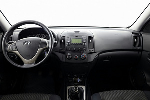 Hyundai i30 Elegance 1.6 90kW (5 foto / 7)