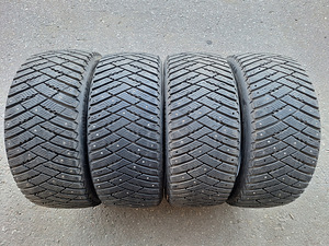 225/45/R17 Goodyear Ultragrip Ice Arctic шипованные шины (1 фото из 3)