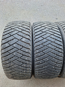 225/45/R17 Goodyear Ultragrip Ice Arctic шипованные шины (2 фото из 3)