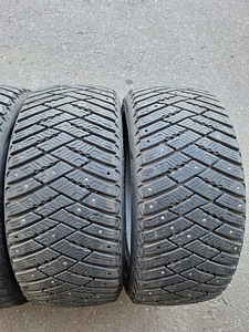 225/45/R17 Goodyear Ultragrip Ice Arctic шипованные шины (3 фото из 3)