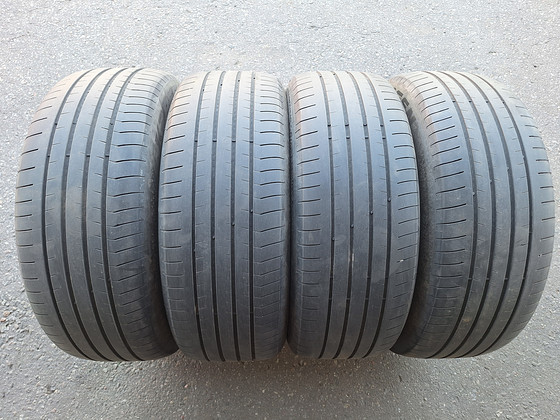 215/55/R17 Kapsen suverehvid