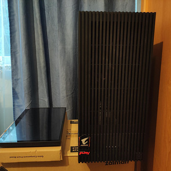 Zalman Z10 DS case with integrated 15.6" IPS LCD display