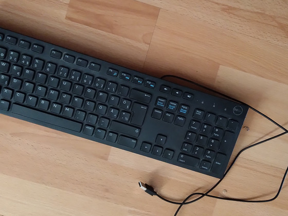 Dell klaviatuur, eesti