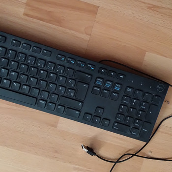 Dell klaviatuur, eesti
