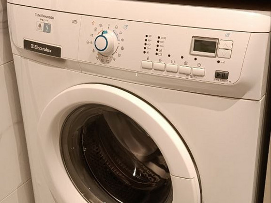 Pesumasin Electrolux EWS 106410 W