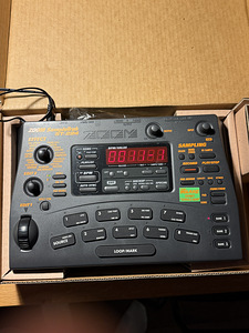Zoom SampleTrak ST-224 klassikaline groovebox (1 foto / 2)