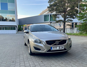 Volvo S60, 2011, SUMMUM, D3, 120 kW, 5-cil, DIESEL (1 foto / 15)
