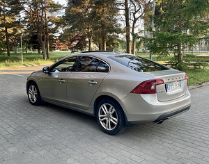 Volvo S60, 2011, SUMMUM, D3, 120 kW, 5-cil, DIESEL (3 foto / 15)