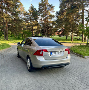 Volvo S60, 2011, SUMMUM, D3, 120 kW, 5-cil, DIESEL (5 foto / 15)