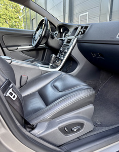 Volvo S60, 2011, SUMMUM, D3, 120 kW, 5-cil, DIESEL (10 foto / 15)
