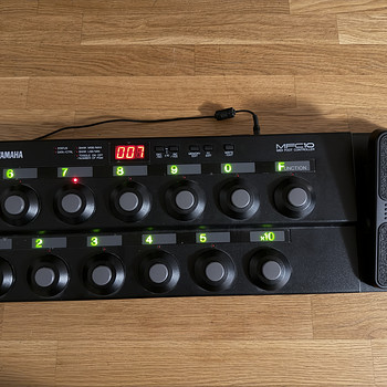MIDI-ножной контроллер Yamaha MFC10 с педалью экспрессии