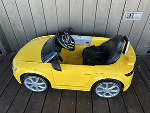 Детский электромобиль Audi TT RS Roadster (жёлтый) (2 фото из 2)