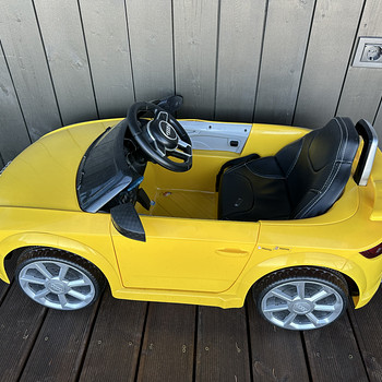 Детский электромобиль Audi TT RS Roadster (жёлтый)