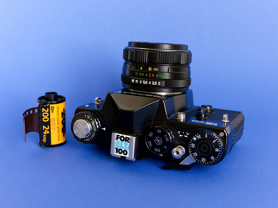 Filmikaamerat KMZ "Zenit 12SD" ja "Helios 44M-6"