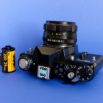 Filmikaamerat KMZ "Zenit 12SD" ja "Helios 44M-6"