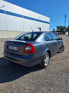 Продам Skoda . (5 фото из 5)