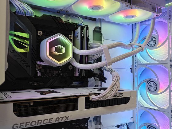 I7-13700K, ROG Z790-F, 360 AIO, 32 ГБ DDR5, 2 ТБ SSD, RTX 5070
