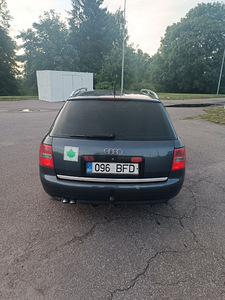 Audi A4 (3 фото из 14)